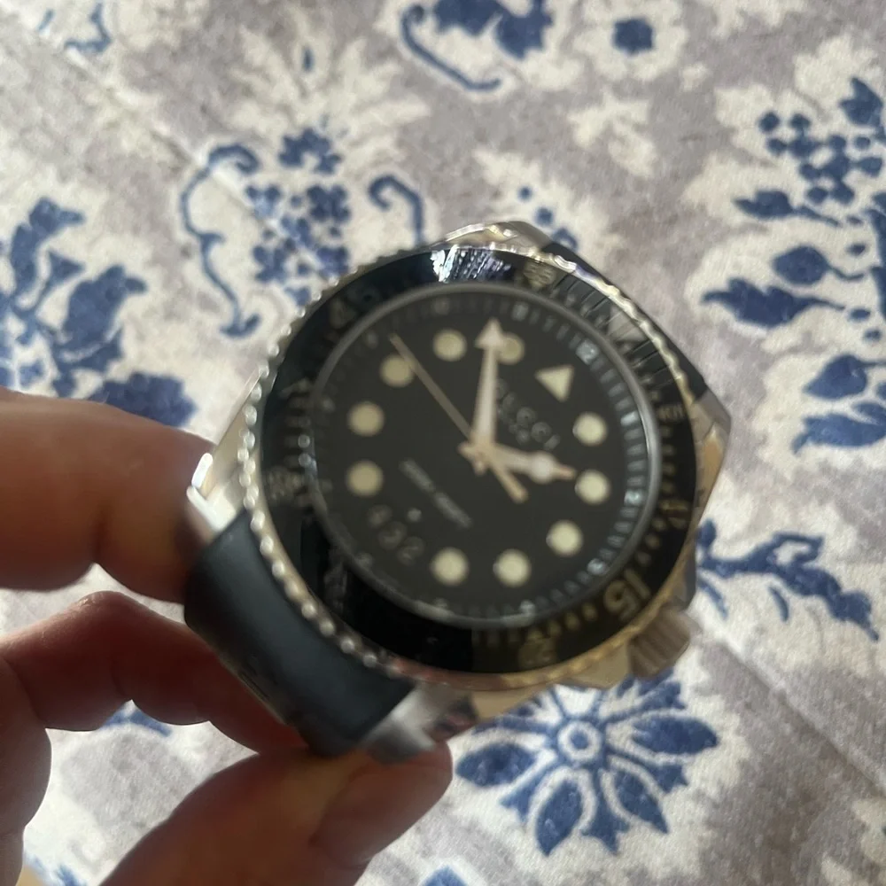 Beautiful Gucci Diver 45mm Luminous Rubber Strap Mens Watch 100% authentic🇮🇹! - Picture 7 of 8